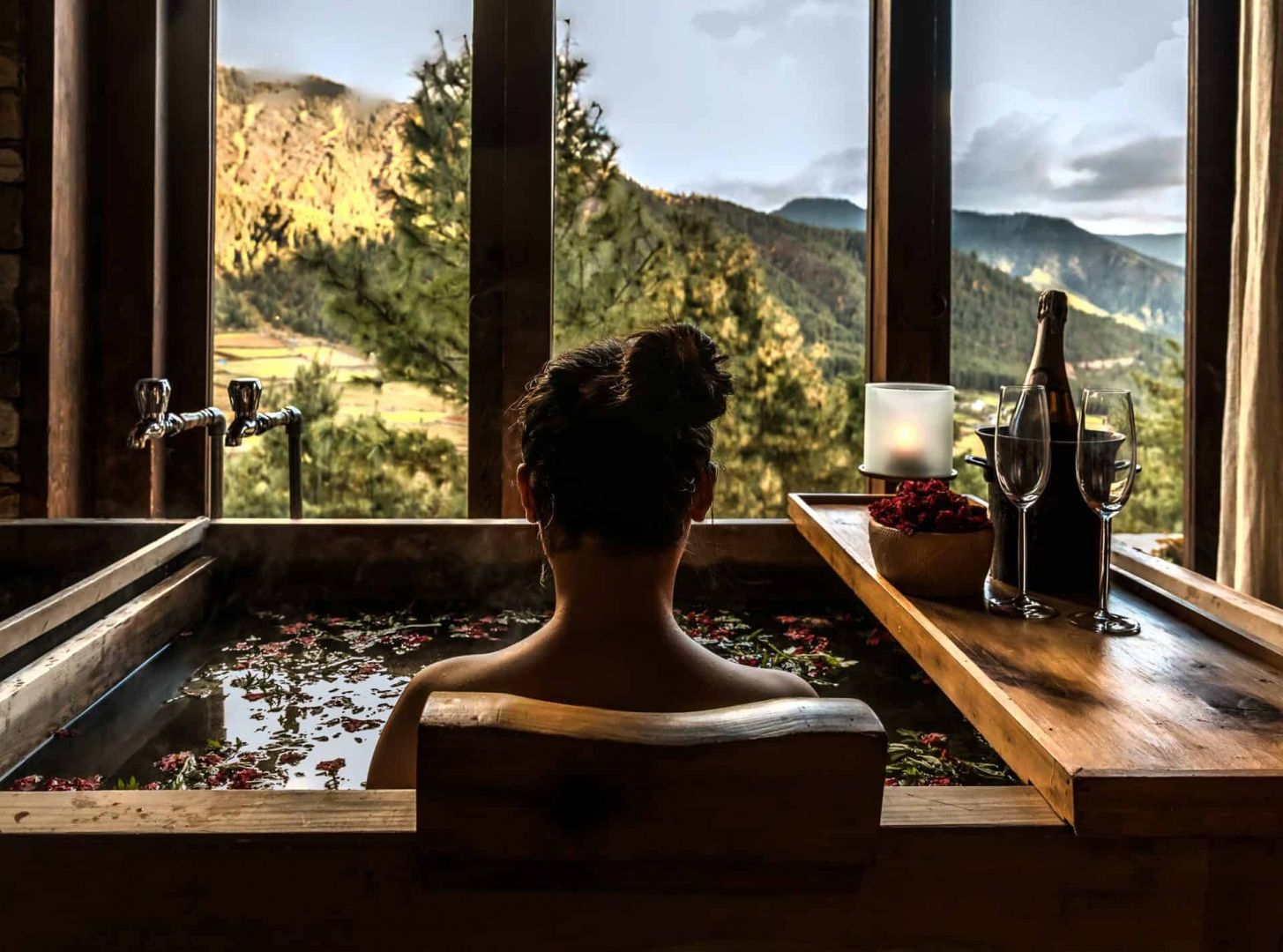 ¡descubre Los Beneficios Terapéuticos De Los Baños Calientes En Bhután Discoverer 