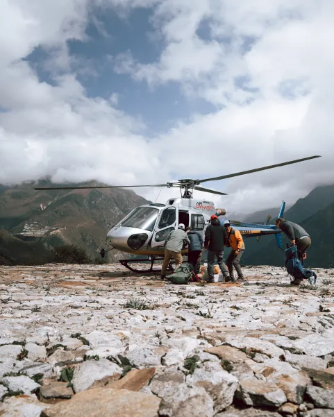Excursión en helicóptero sobre los paisajes del Himalaya en un viaje exclusivo a Nepal.