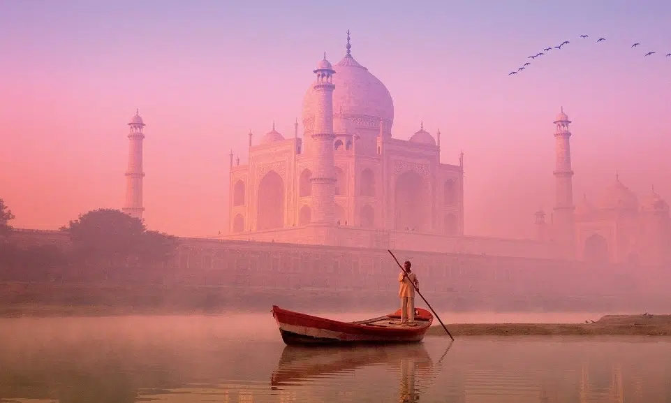 Viaje a medida a India con vista del Taj Mahal al amanecer
