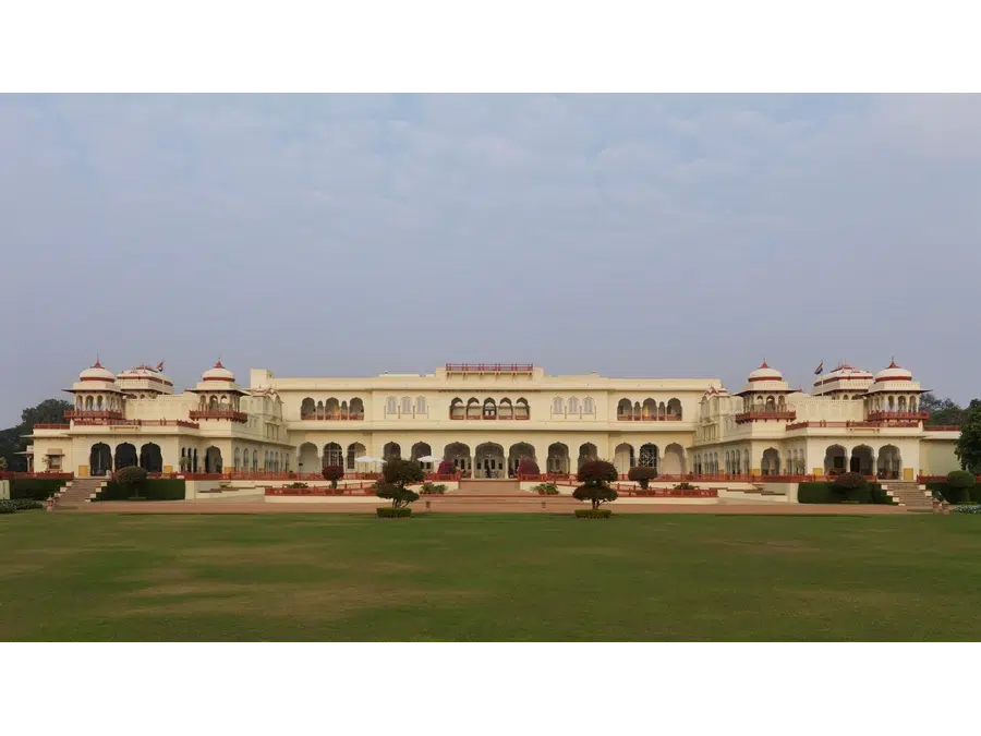 Exterior del Taj Rambagh Palace en Jaipur durante un viaje de lujo a India